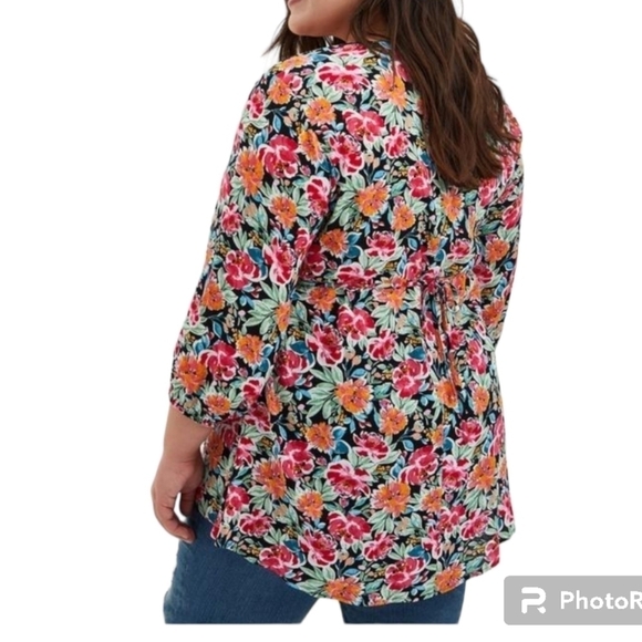 ❤️TORRID Floral Crinkle Gauze 3/4 sleeve high low tunic top - Picture 5 of 11